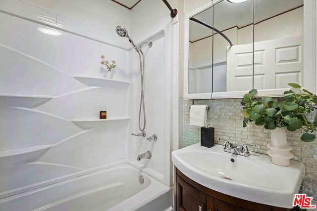 19345 Archwood Street, Los Angeles, CA 91335