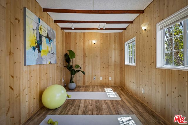 19345 Archwood Street, Los Angeles, CA 91335