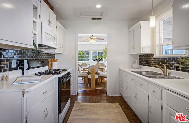 19345 Archwood Street, Los Angeles, CA 91335