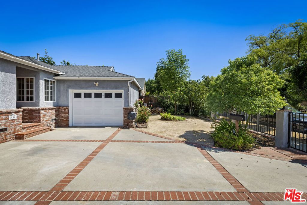19345 Archwood Street, Los Angeles, CA 91335 — photo 2
