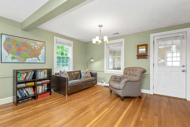 1 Ledgeville Ave, Foxboro, MA 02035
