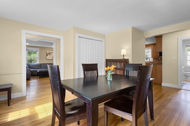 1 Ledgeville Ave, Foxboro, MA 02035