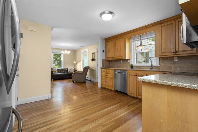 1 Ledgeville Ave, Foxboro, MA 02035