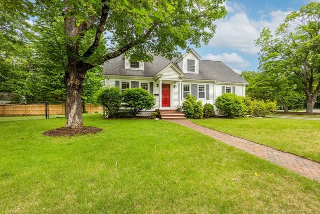 1 Ledgeville Ave, Foxboro, MA 02035