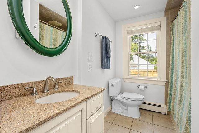 1 Ledgeville Ave, Foxboro, MA 02035