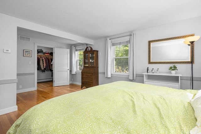 1 Ledgeville Ave, Foxboro, MA 02035
