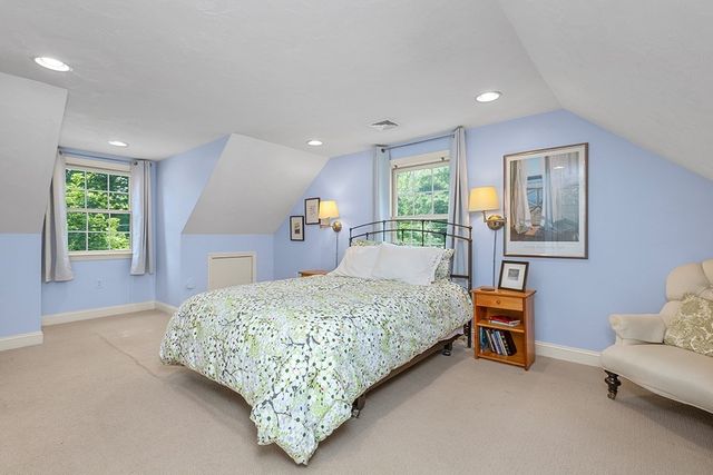 1 Ledgeville Ave, Foxboro, MA 02035