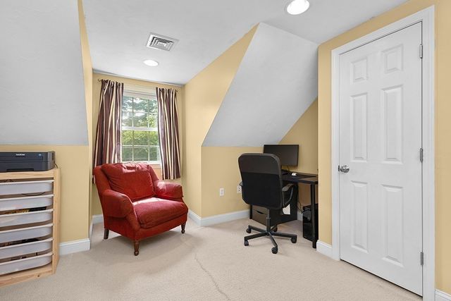 1 Ledgeville Ave, Foxboro, MA 02035