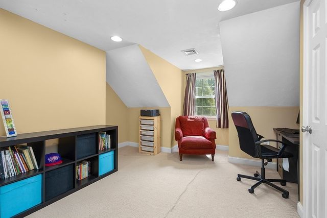 1 Ledgeville Ave, Foxboro, MA 02035