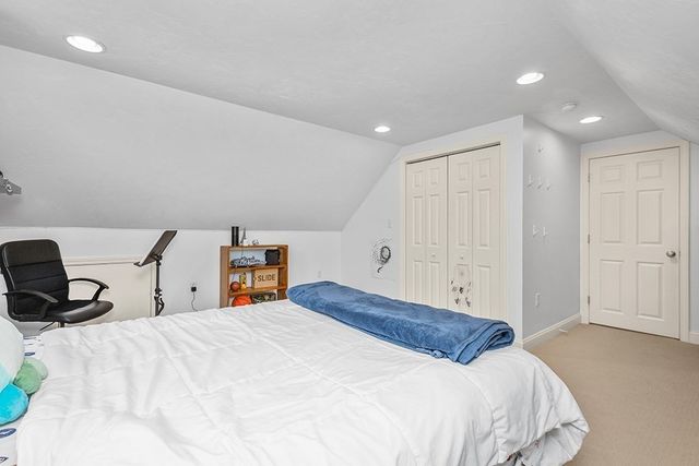 1 Ledgeville Ave, Foxboro, MA 02035