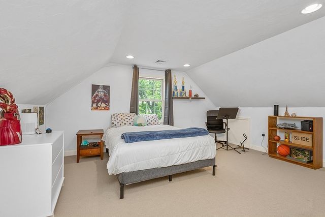 1 Ledgeville Ave, Foxboro, MA 02035