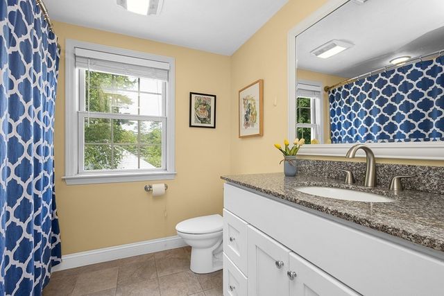 1 Ledgeville Ave, Foxboro, MA 02035