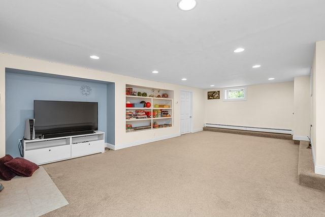 1 Ledgeville Ave, Foxboro, MA 02035