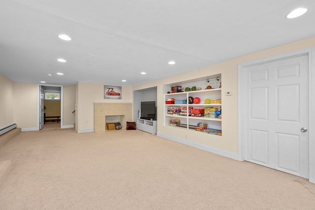 1 Ledgeville Ave, Foxboro, MA 02035