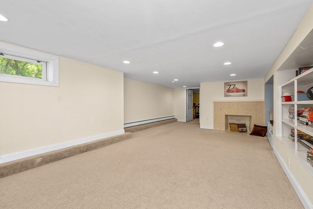 1 Ledgeville Ave, Foxboro, MA 02035