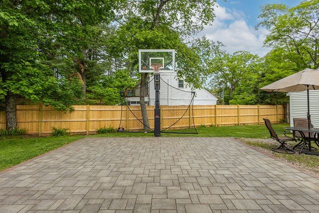 1 Ledgeville Ave, Foxboro, MA 02035