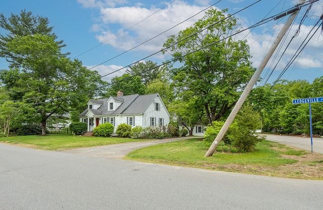 1 Ledgeville Ave, Foxboro, MA 02035