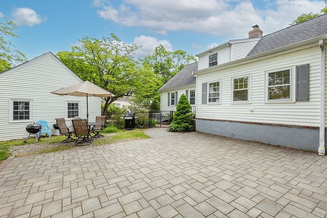 1 Ledgeville Ave, Foxboro, MA 02035