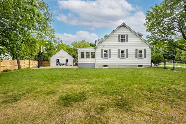 1 Ledgeville Ave, Foxboro, MA 02035
