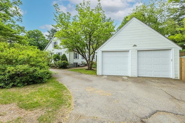 1 Ledgeville Ave, Foxboro, MA 02035