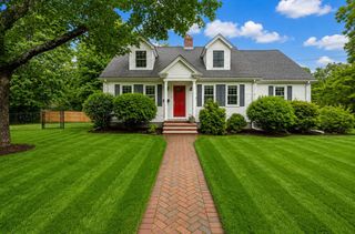 1 Ledgeville Ave, Foxboro, MA 02035