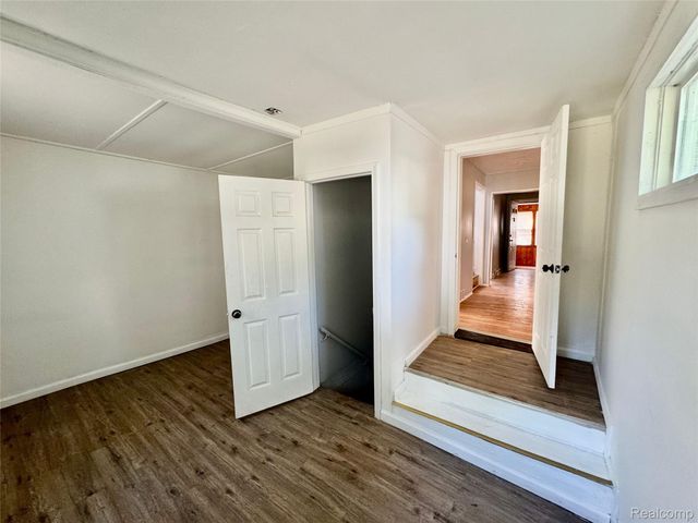 20535 Ridgemont Road, Harper Woods, MI 48225