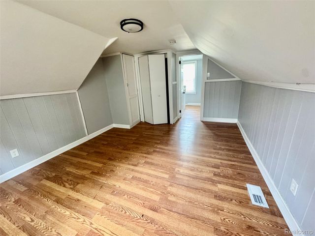 20535 Ridgemont Road, Harper Woods, MI 48225