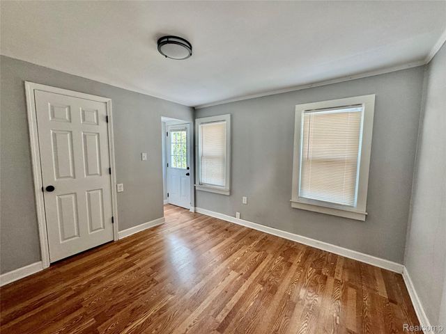 20535 Ridgemont Road, Harper Woods, MI 48225