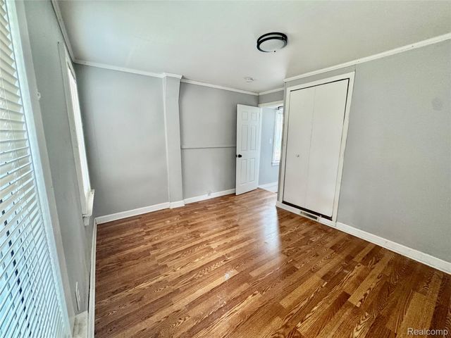 20535 Ridgemont Road, Harper Woods, MI 48225