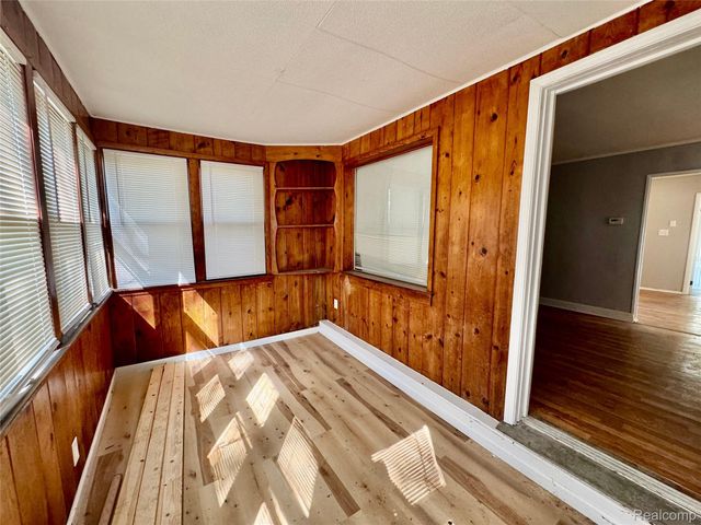 20535 Ridgemont Road, Harper Woods, MI 48225