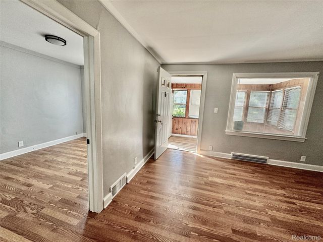 20535 Ridgemont Road, Harper Woods, MI 48225