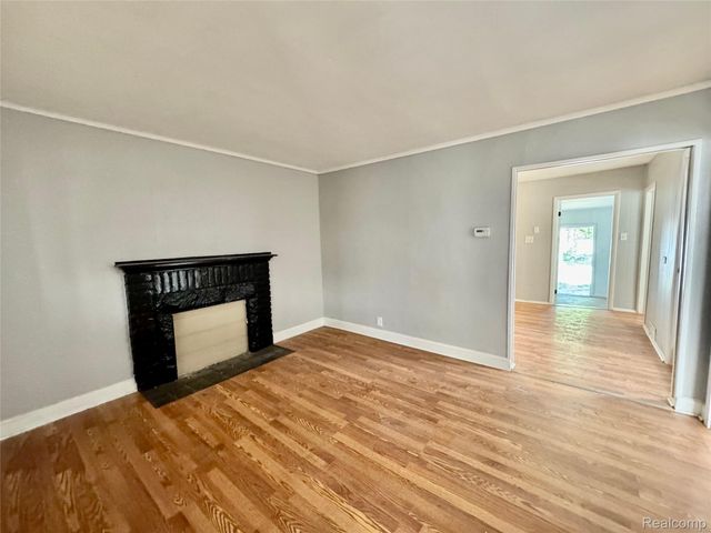 20535 Ridgemont Road, Harper Woods, MI 48225