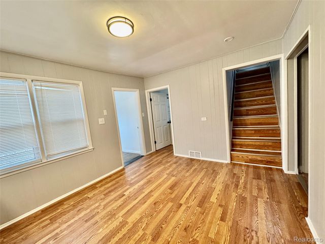 20535 Ridgemont Road, Harper Woods, MI 48225