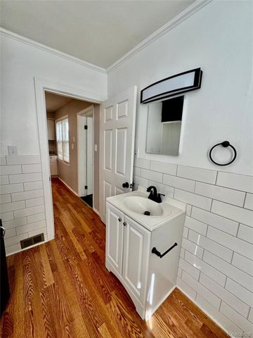 20535 Ridgemont Road, Harper Woods, MI 48225