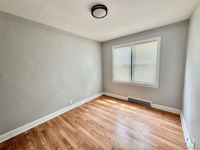 20535 Ridgemont Road, Harper Woods, MI 48225