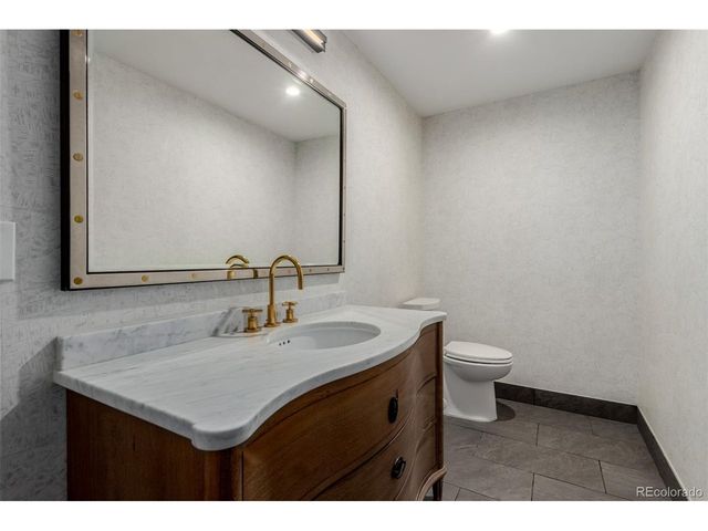 8017 S Valleyhead Way, Aurora, CO 80016