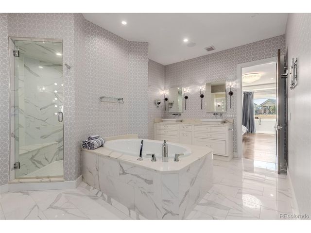 8017 S Valleyhead Way, Aurora, CO 80016