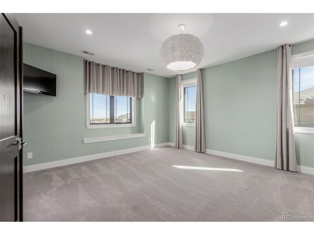 8017 S Valleyhead Way, Aurora, CO 80016