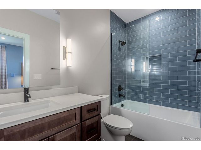 8017 S Valleyhead Way, Aurora, CO 80016