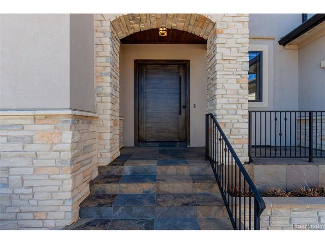 8017 S Valleyhead Way, Aurora, CO 80016