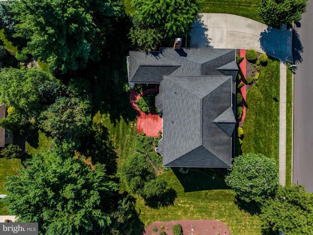 1782 N MEADOW DR, Mechanicsburg, PA 17055