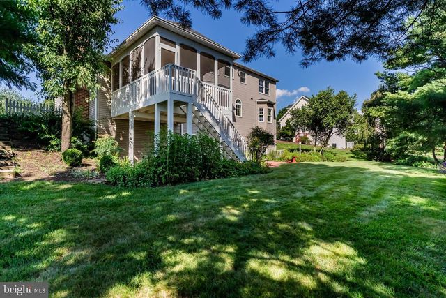 1782 N MEADOW DR, Mechanicsburg, PA 17055