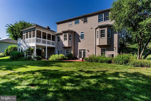 1782 N MEADOW DR, Mechanicsburg, PA 17055