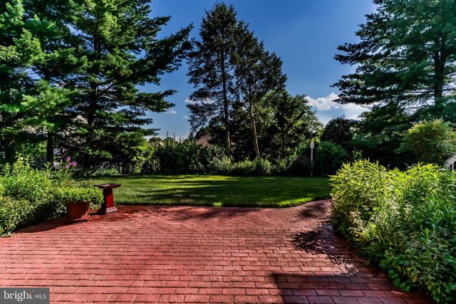 1782 N MEADOW DR, Mechanicsburg, PA 17055