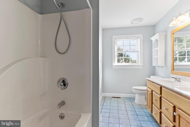 1782 N MEADOW DR, Mechanicsburg, PA 17055