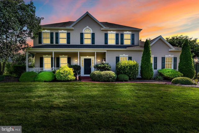 1782 N MEADOW DR, Mechanicsburg, PA 17055