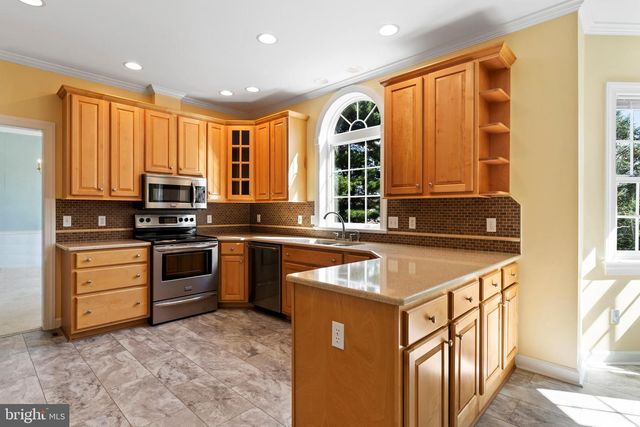 1782 N MEADOW DR, Mechanicsburg, PA 17055