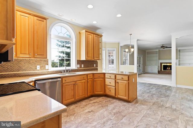 1782 N MEADOW DR, Mechanicsburg, PA 17055