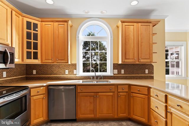 1782 N MEADOW DR, Mechanicsburg, PA 17055