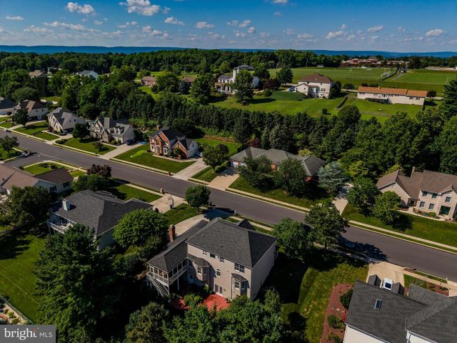 1782 N MEADOW DR, Mechanicsburg, PA 17055